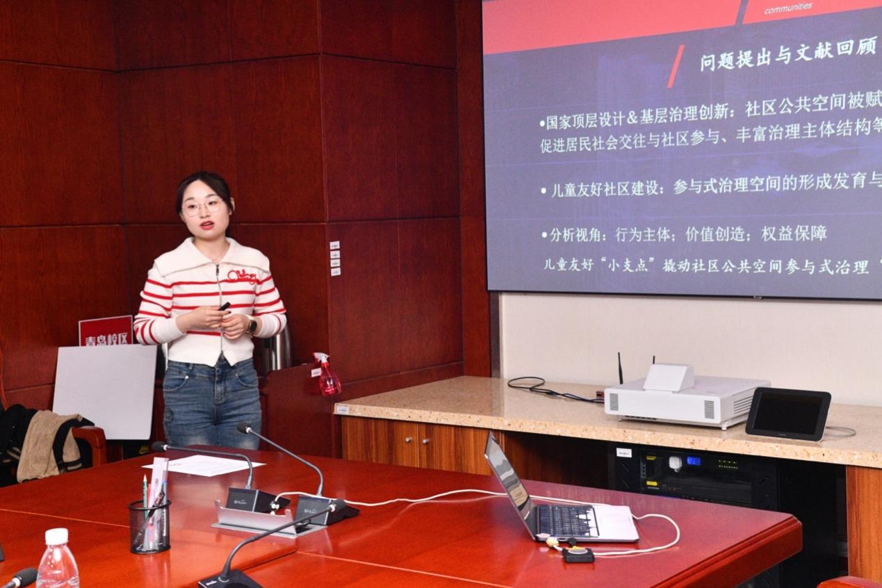 桌子上的电脑描述已自动生成 桌子上的电脑描述已自动生成